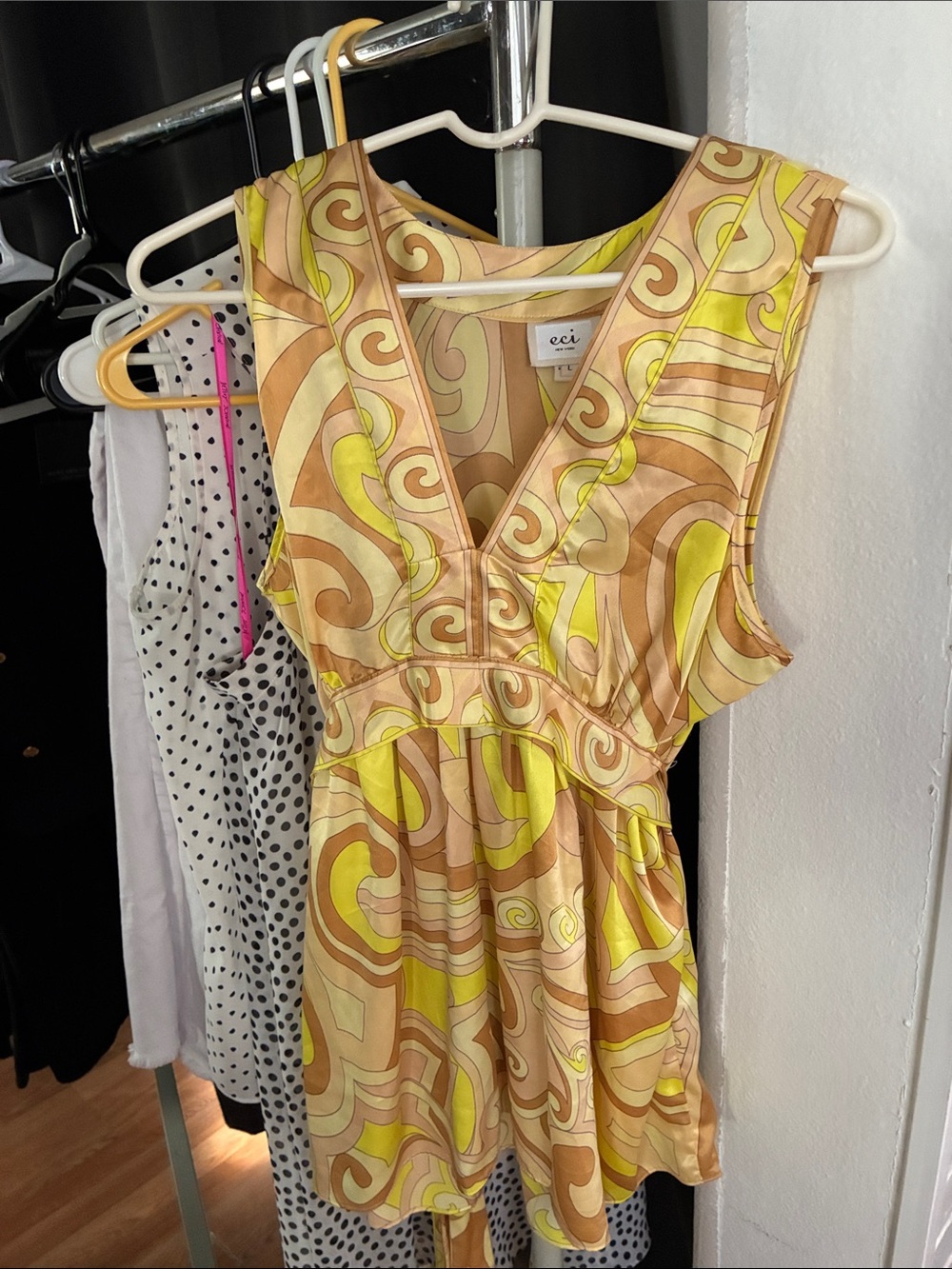 ECI Yellow Tan Swirl V-Neck Top